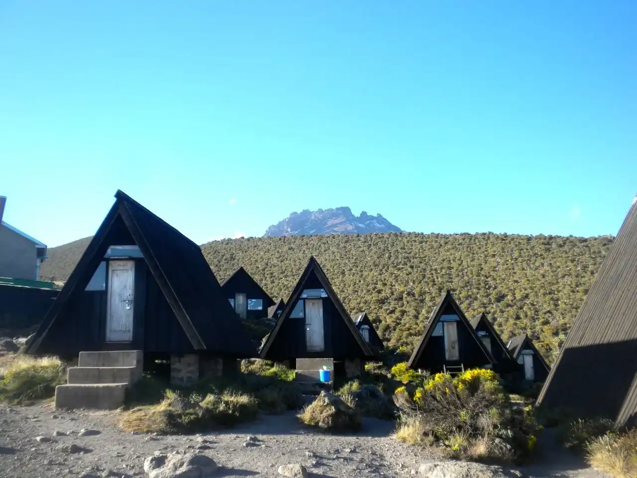 Panoramic views from Mandara Hut during day hike